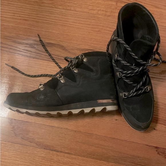 SOREL Womens Black Ankle Boots Sz 8 Alpine Sneakchic Lace Up Waterproof EUC - Picture 1 of 7